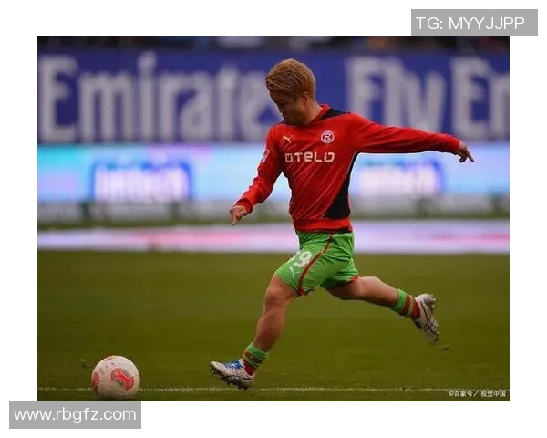 范巴斯滕的传奇足球生涯与他对世界足球的深远影响