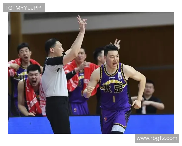 李根：从篮球场上的闪耀明星到生活中的坚韧奋斗者的成长之路