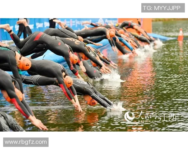 冲刺终点挑战铁人三项游泳骑行长跑极限之旅的热血拼搏与自我超越